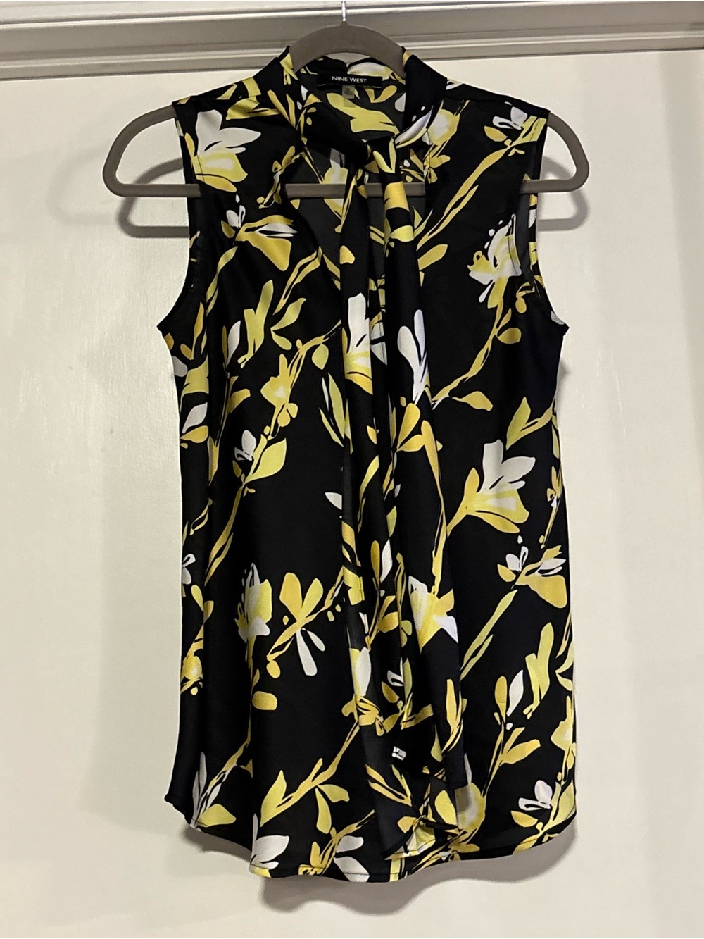 Nine West Black Sleeveless Tie-Neck Floral Tank with Yellow & White Print